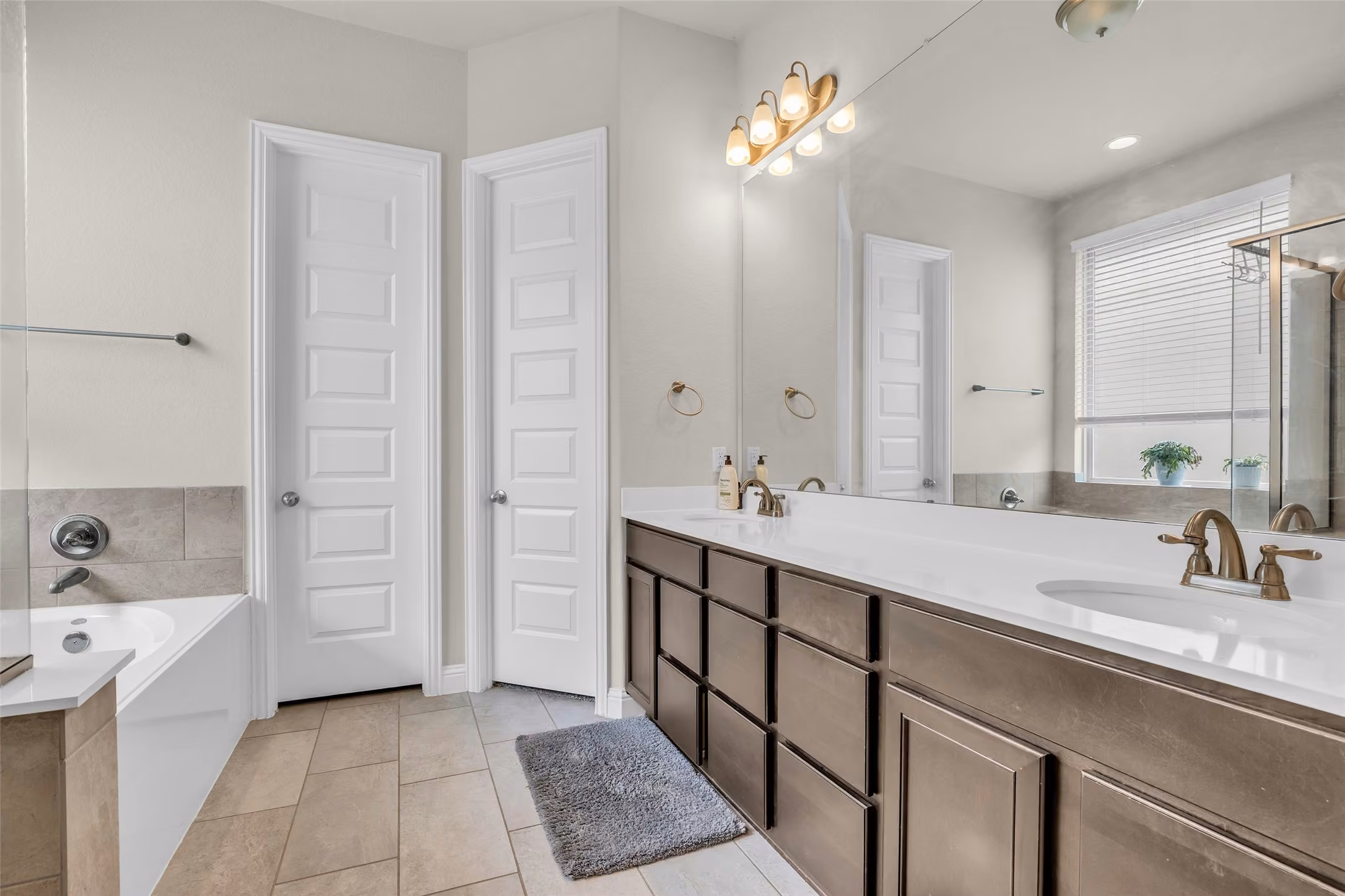 Photo 7 of 10082 Black Maple Drive, Conroe, TX