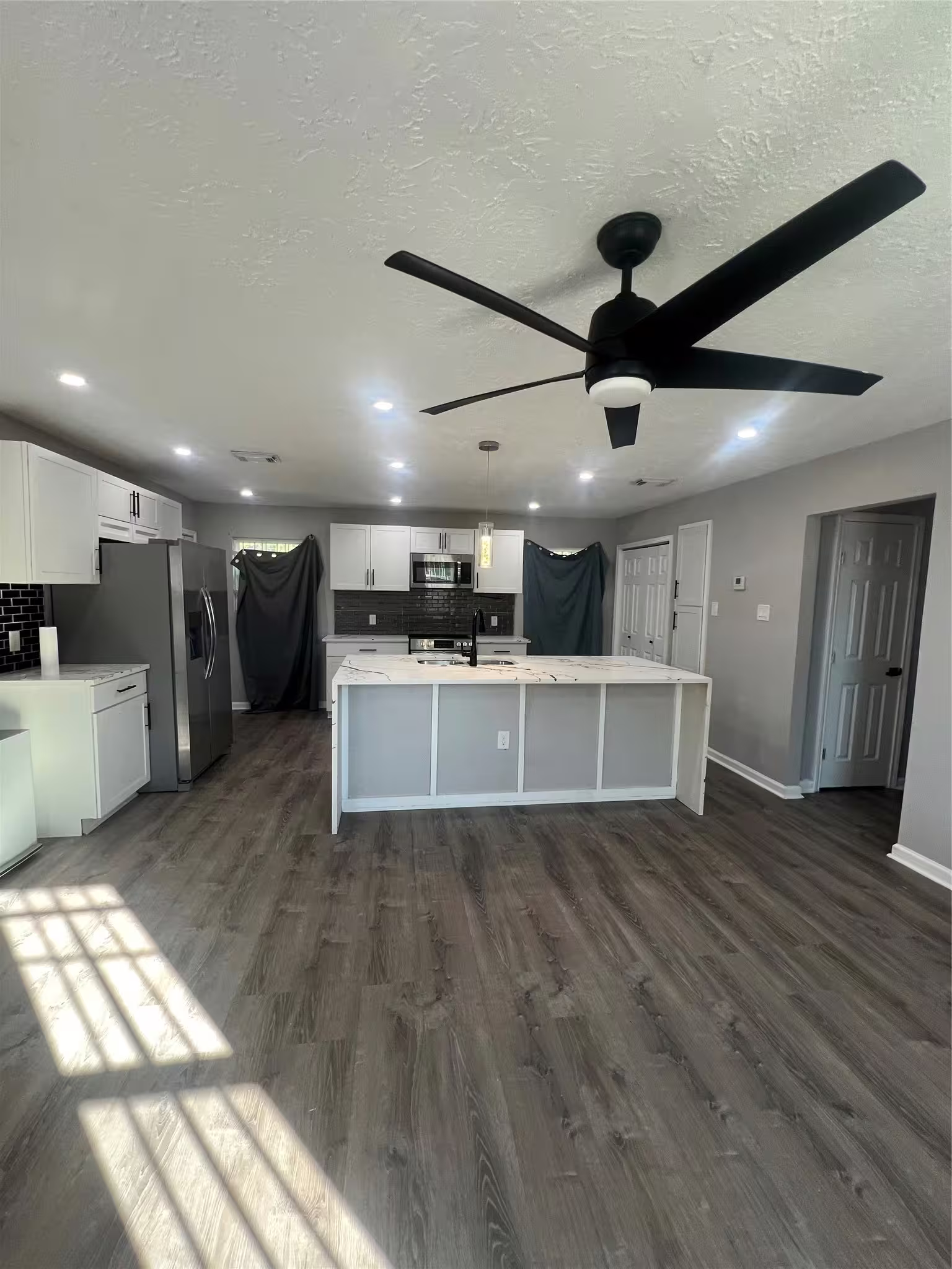 Photo 5 of 10525 Fairland Drive, Houston, TX