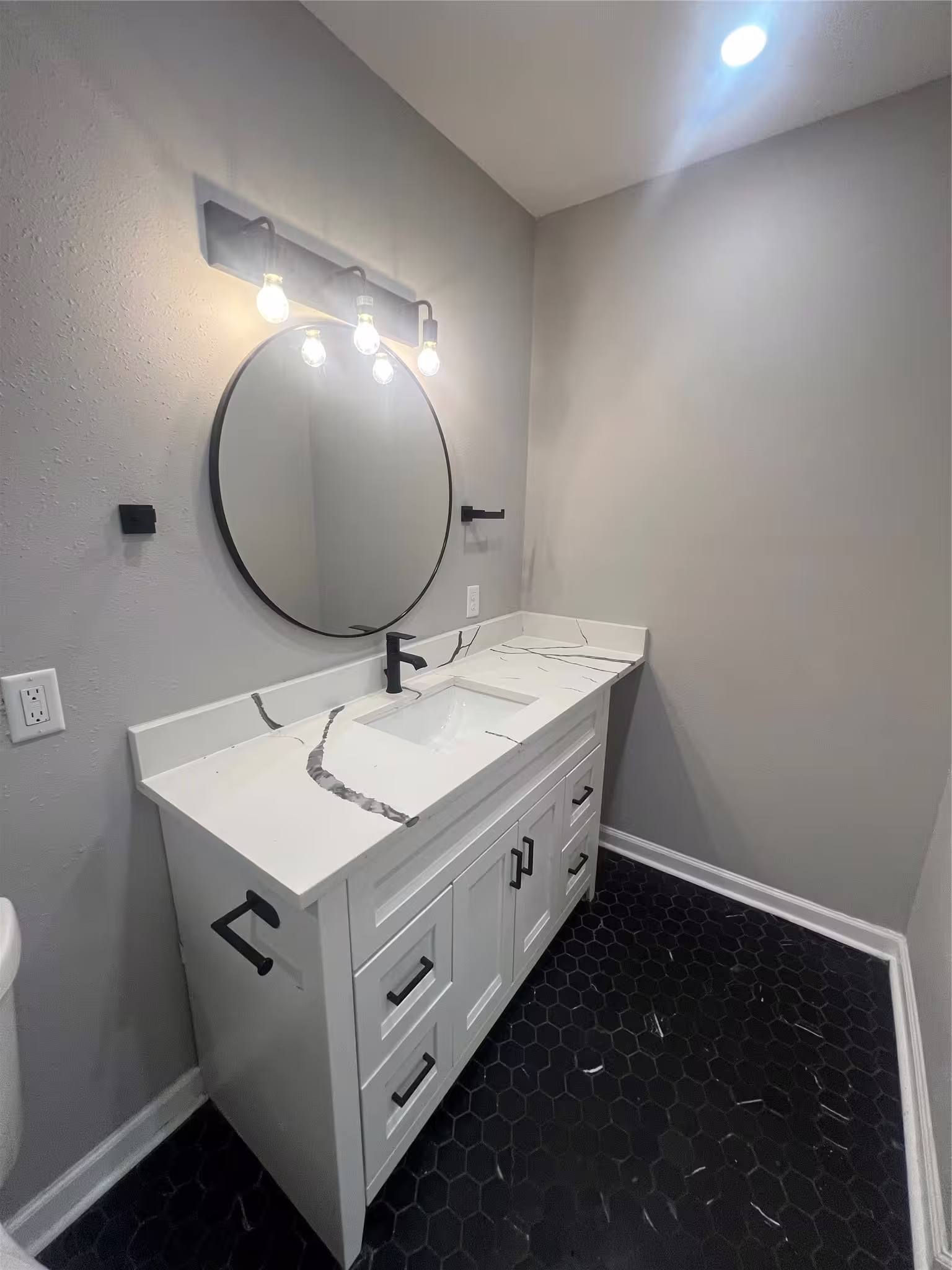 Photo 7 of 10525 Fairland Drive, Houston, TX