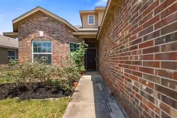 Photo 2 of 1327 Diamond Drape Drive, Rosharon, TX