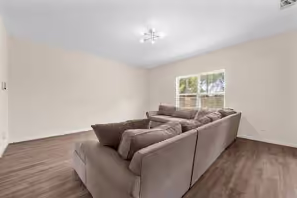 Photo 5 of 1327 Diamond Drape Drive, Rosharon, TX