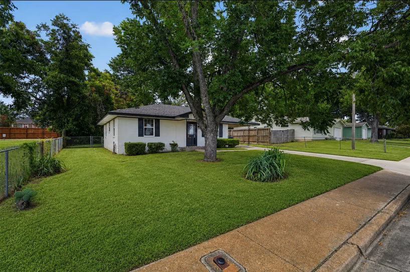 Photo 3 of 803 W First Street, Brenham, TX
