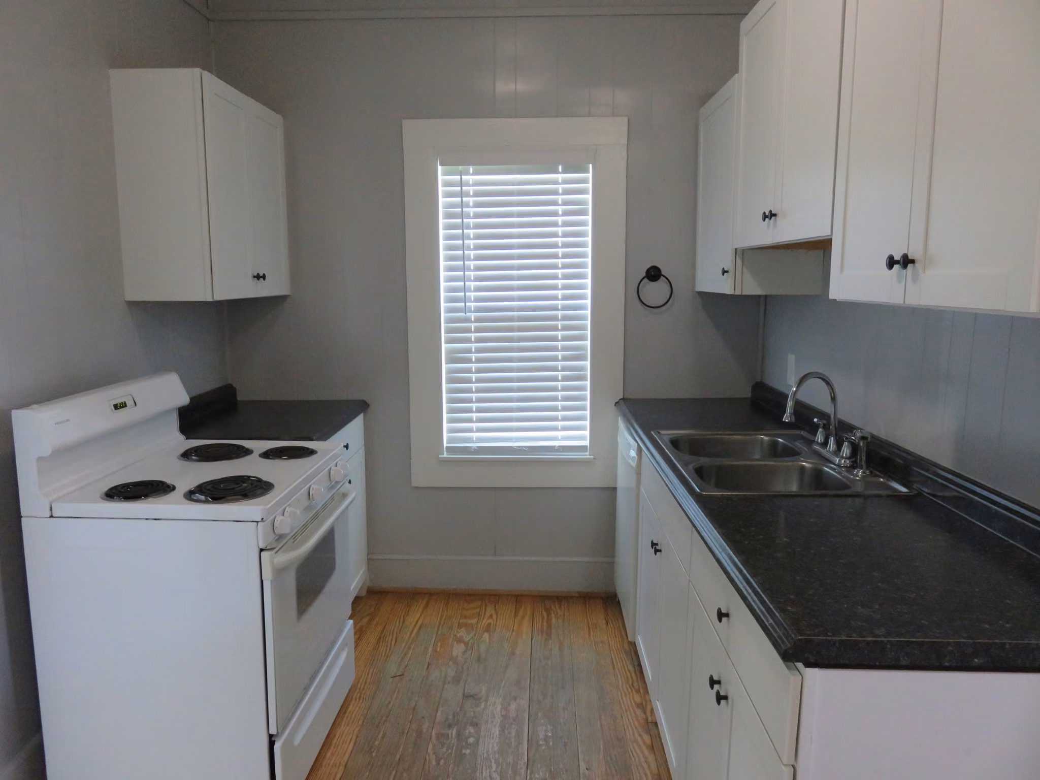 Photo 6 of 1719 Grand Avenue, Liberty, TX