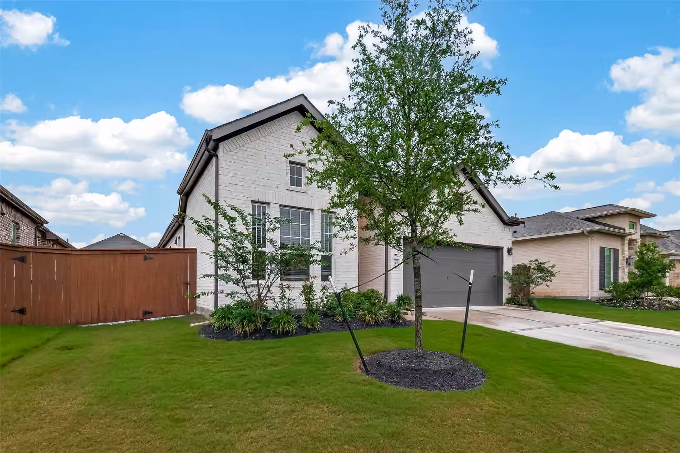 Photo 2 of 5019 Country Meadows Trail, Rosharon, TX