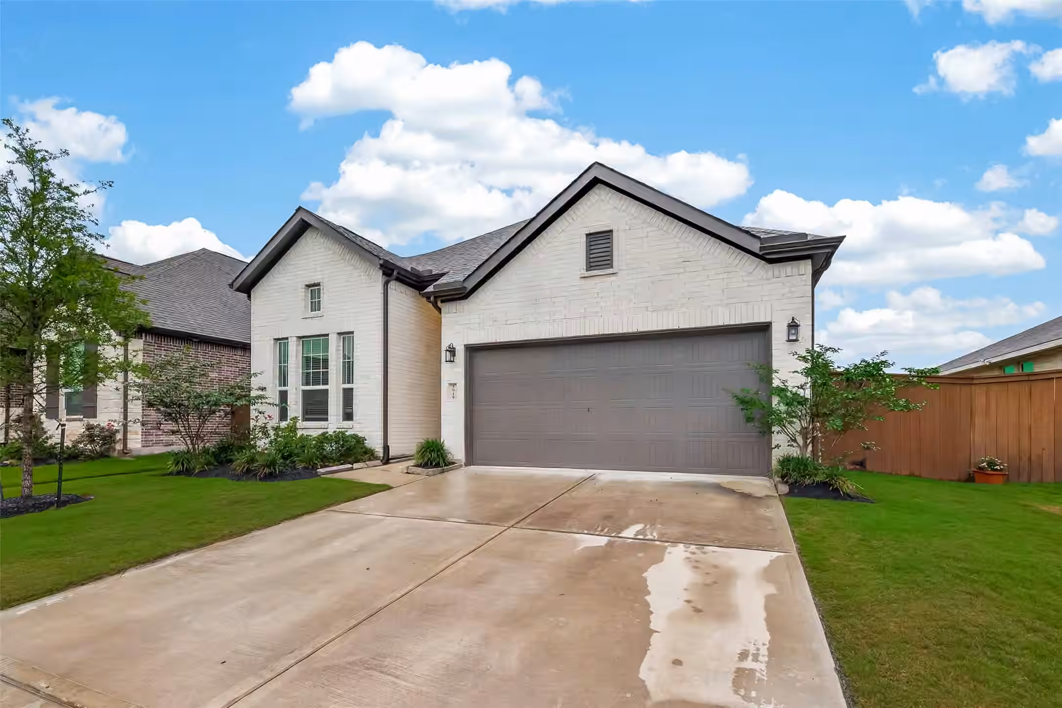 Photo 3 of 5019 Country Meadows Trail, Rosharon, TX