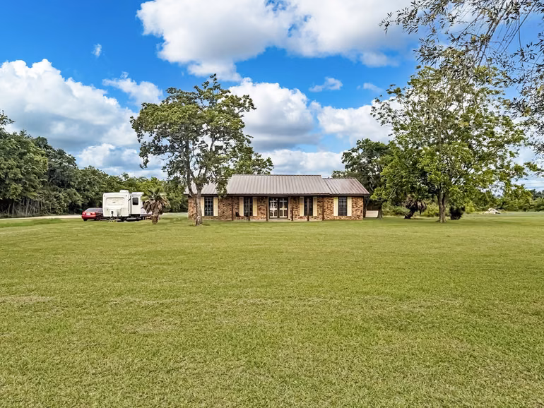 Photo of 1576 County Road 614, Dayton, TX