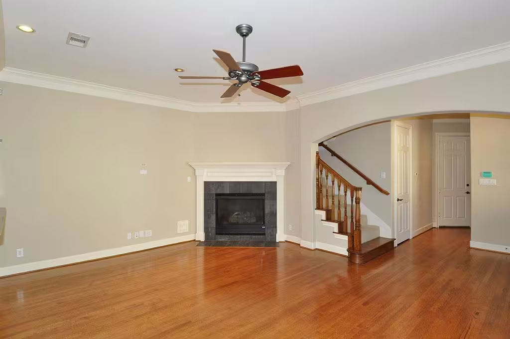 Photo 7 of 6215 Sutherland Square, Houston, TX