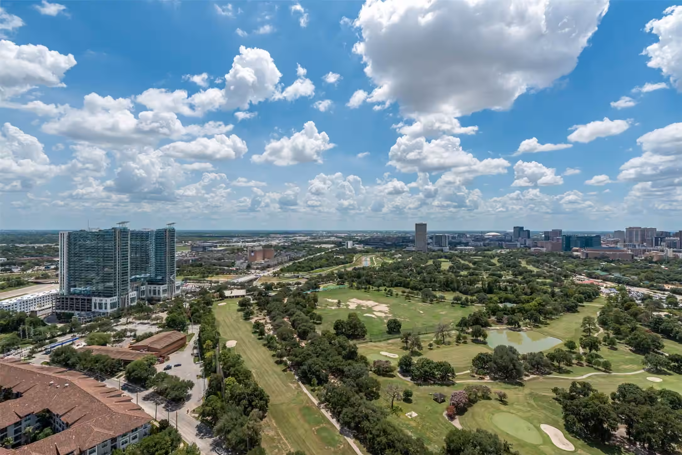 Photo 5 of 1701 Hermann Drive 34L, Houston, TX