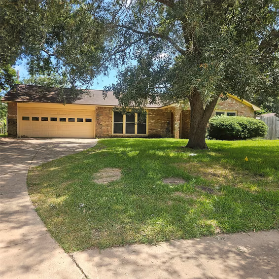 Photo 2 of 219 Carnation Street, Lake Jackson, TX