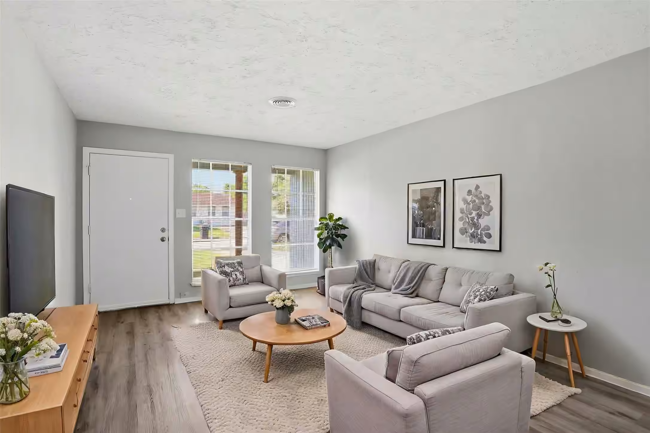 Photo 5 of 4223 S Acres Drive, Houston, TX