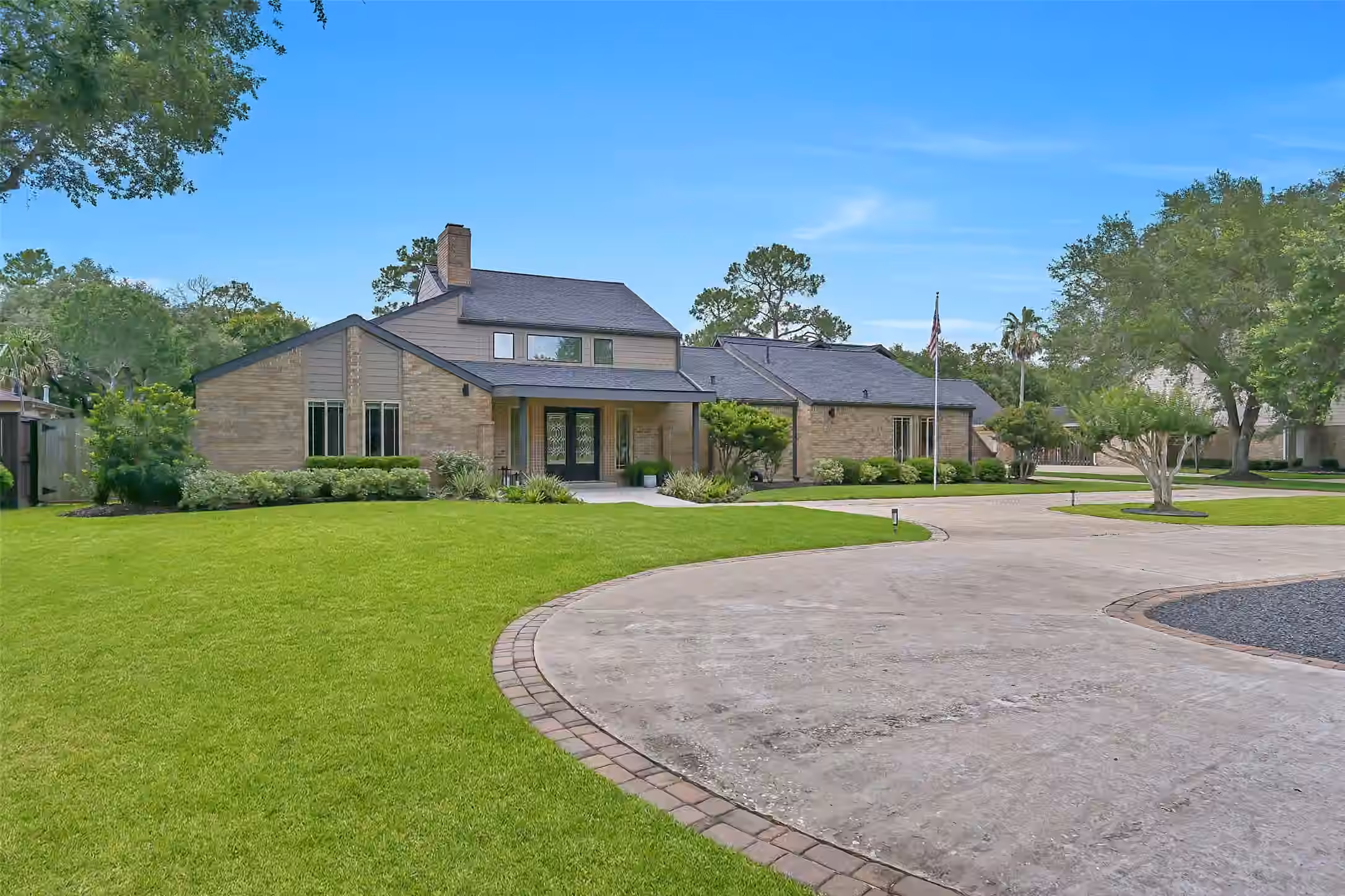 Photo 2 of 1208 Tall Pines Drive, Friendswood, TX