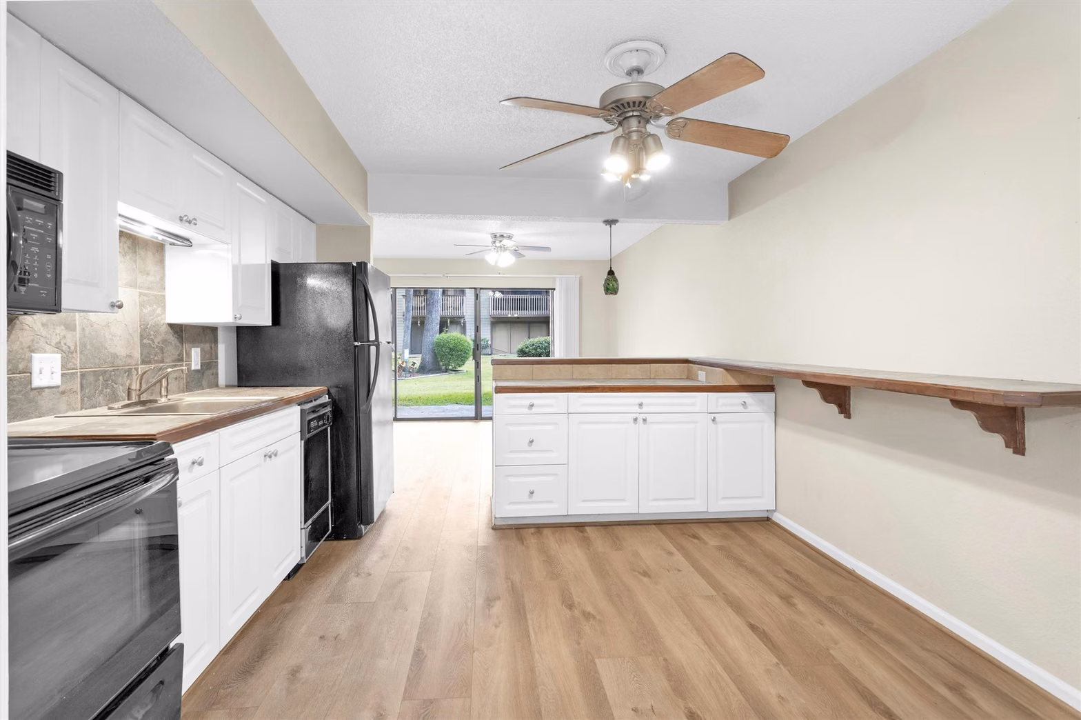 Photo 5 of 12900 Walden Road 513, Montgomery, TX