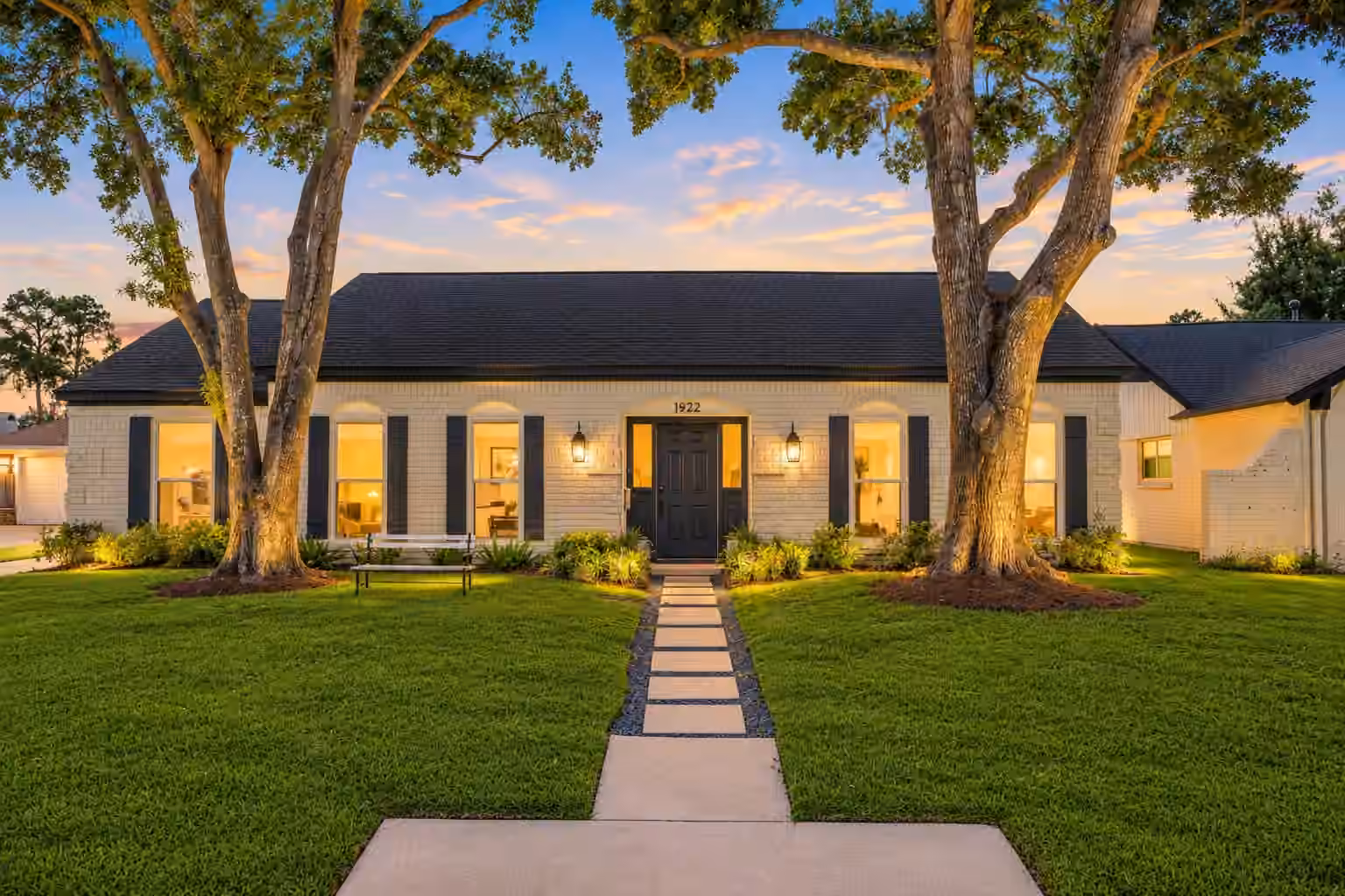 Photo 2 of 1922 Shadowdale Drive, Houston, TX