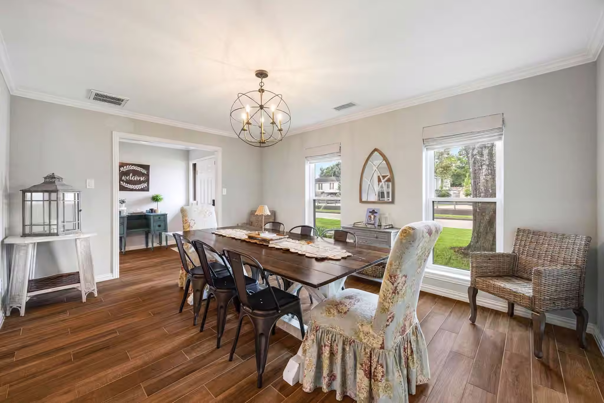 Photo 5 of 1922 Shadowdale Drive, Houston, TX