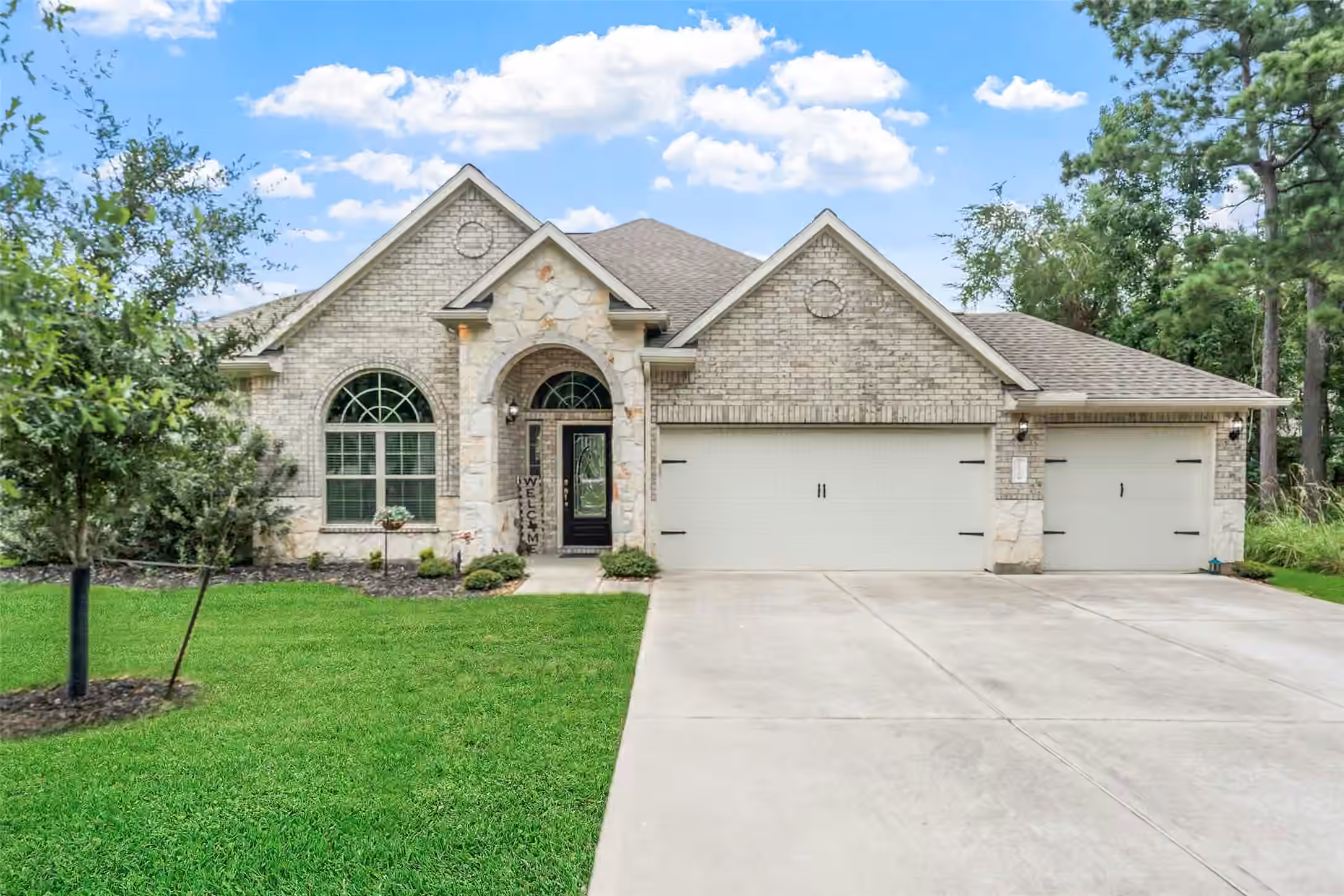 Photo of 11526 Walden Road, Montgomery, TX 77356