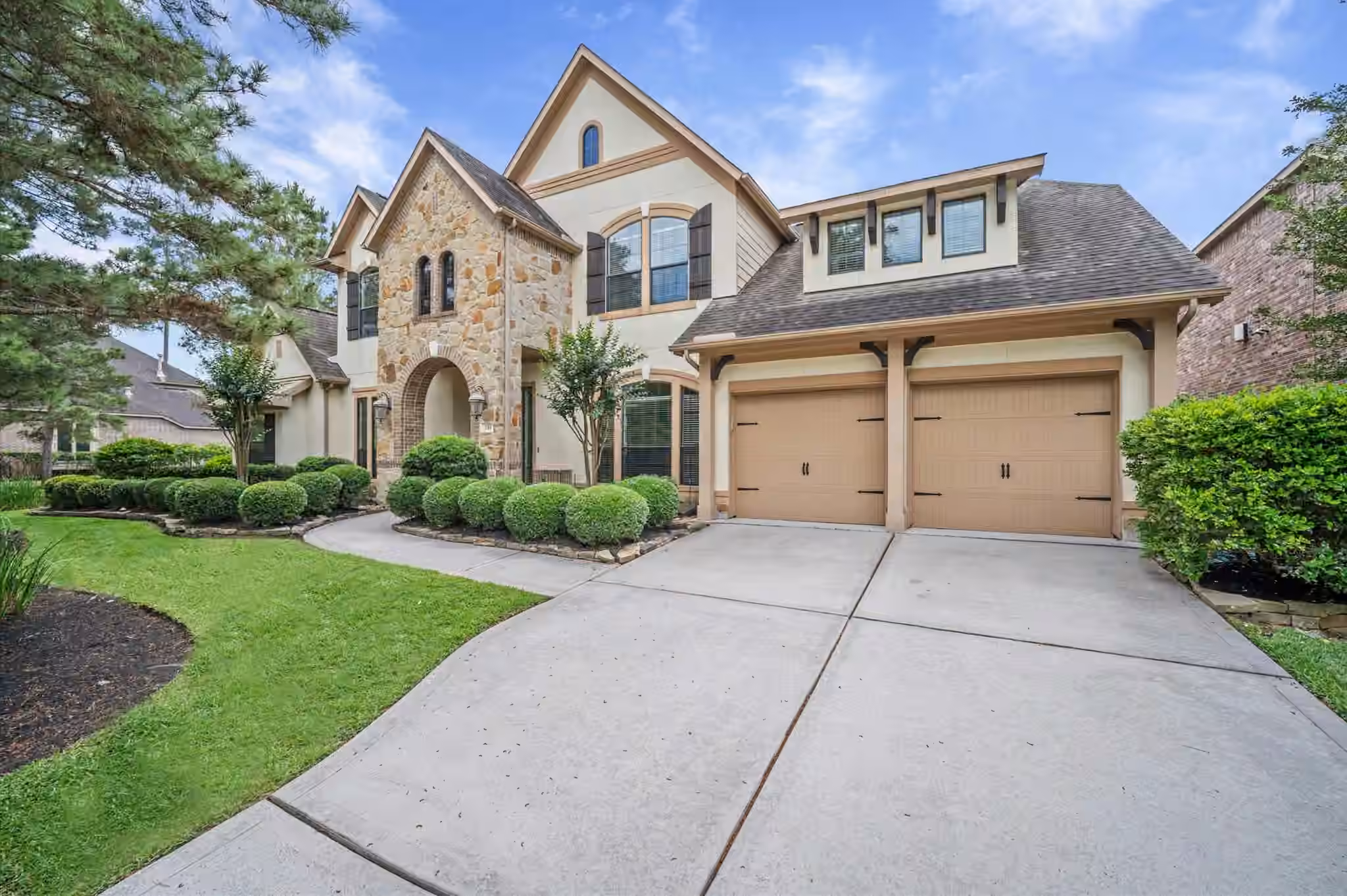 Photo 2 of 241 W Tupelo Green Circle, Spring, TX