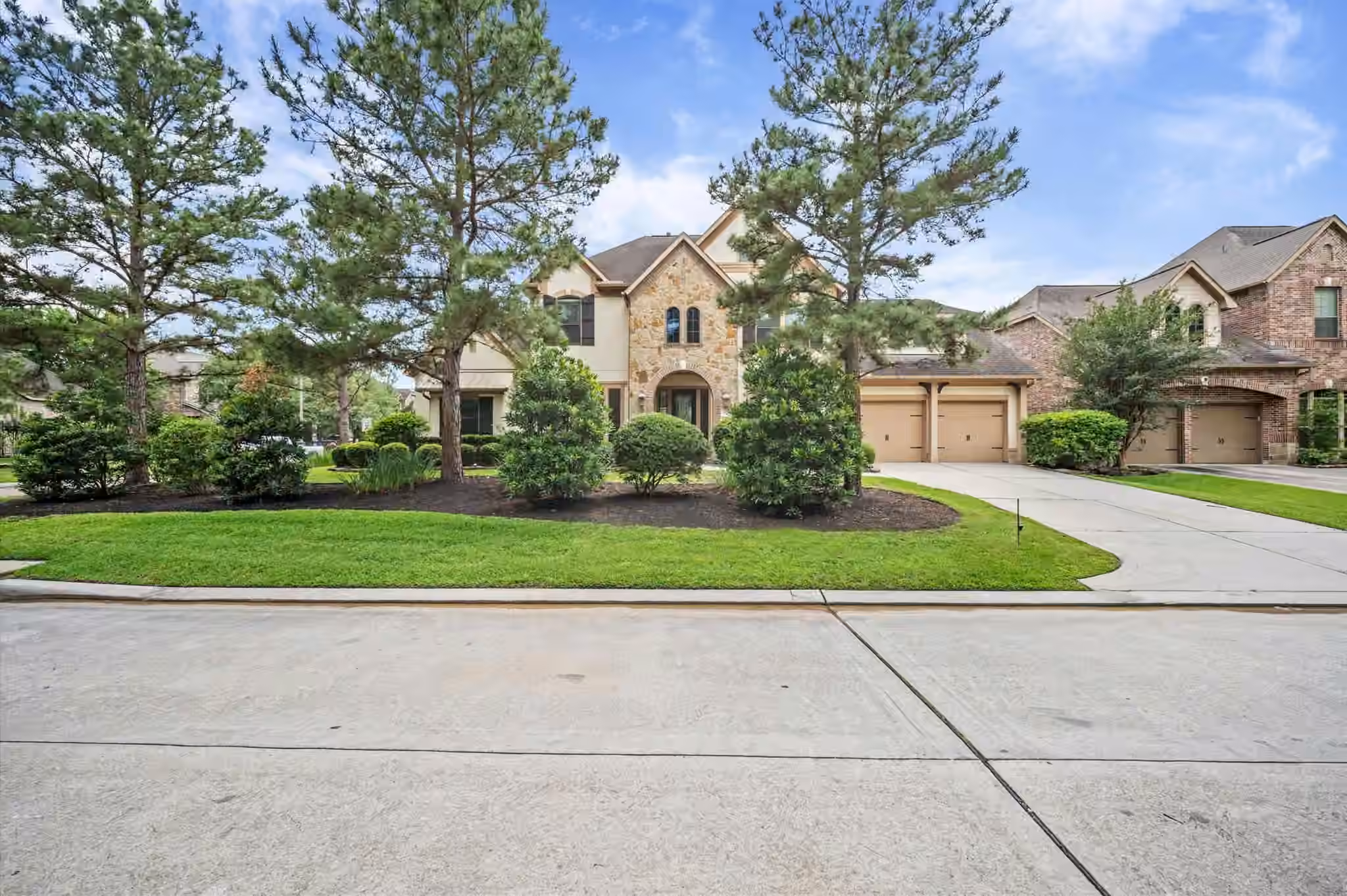 Photo 3 of 241 W Tupelo Green Circle, Spring, TX