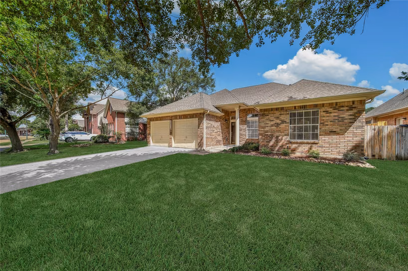 Photo 3 of 16014 Brittany Knoll Drive, Houston, TX