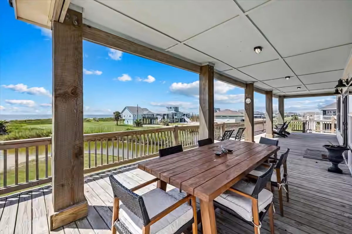 Photo 4 of 810 Casa Drive, Crystal Beach, TX