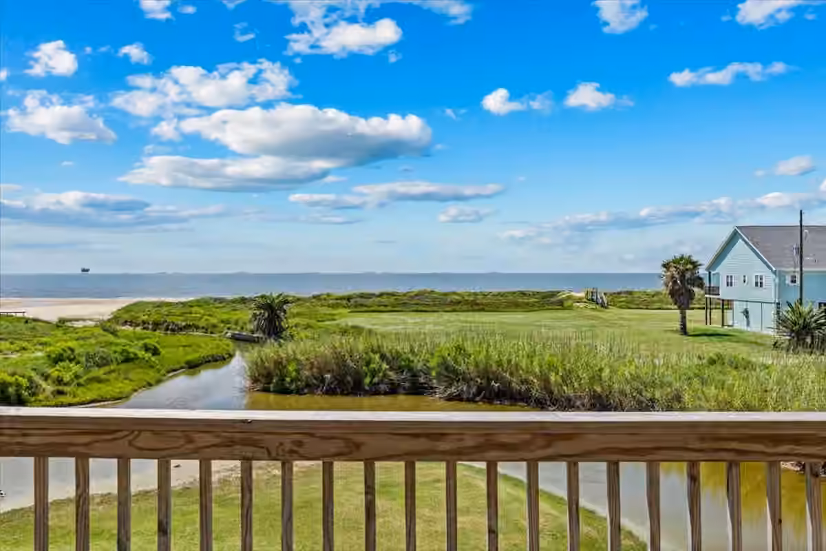 Photo 5 of 810 Casa Drive, Crystal Beach, TX