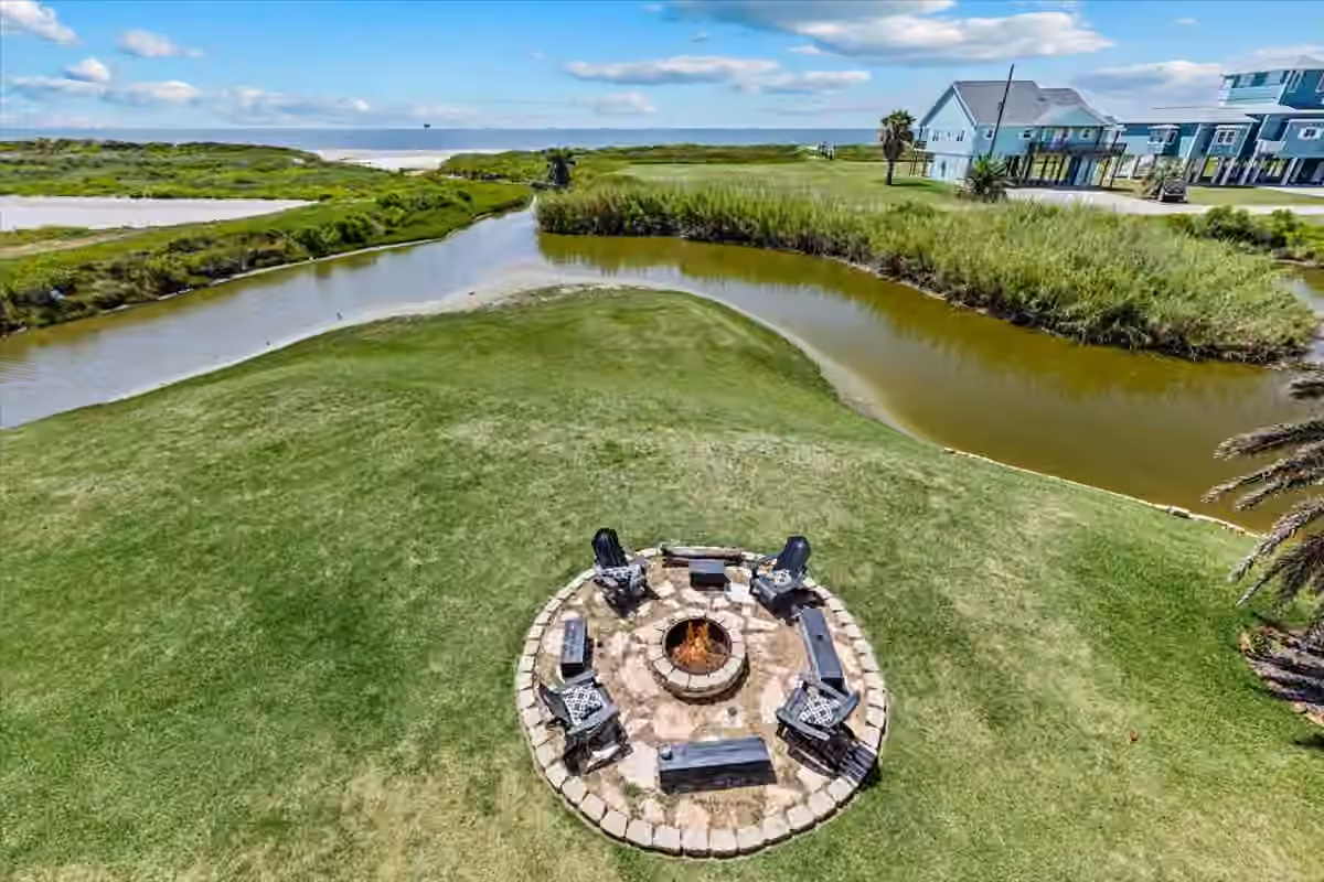 Photo 6 of 810 Casa Drive, Crystal Beach, TX