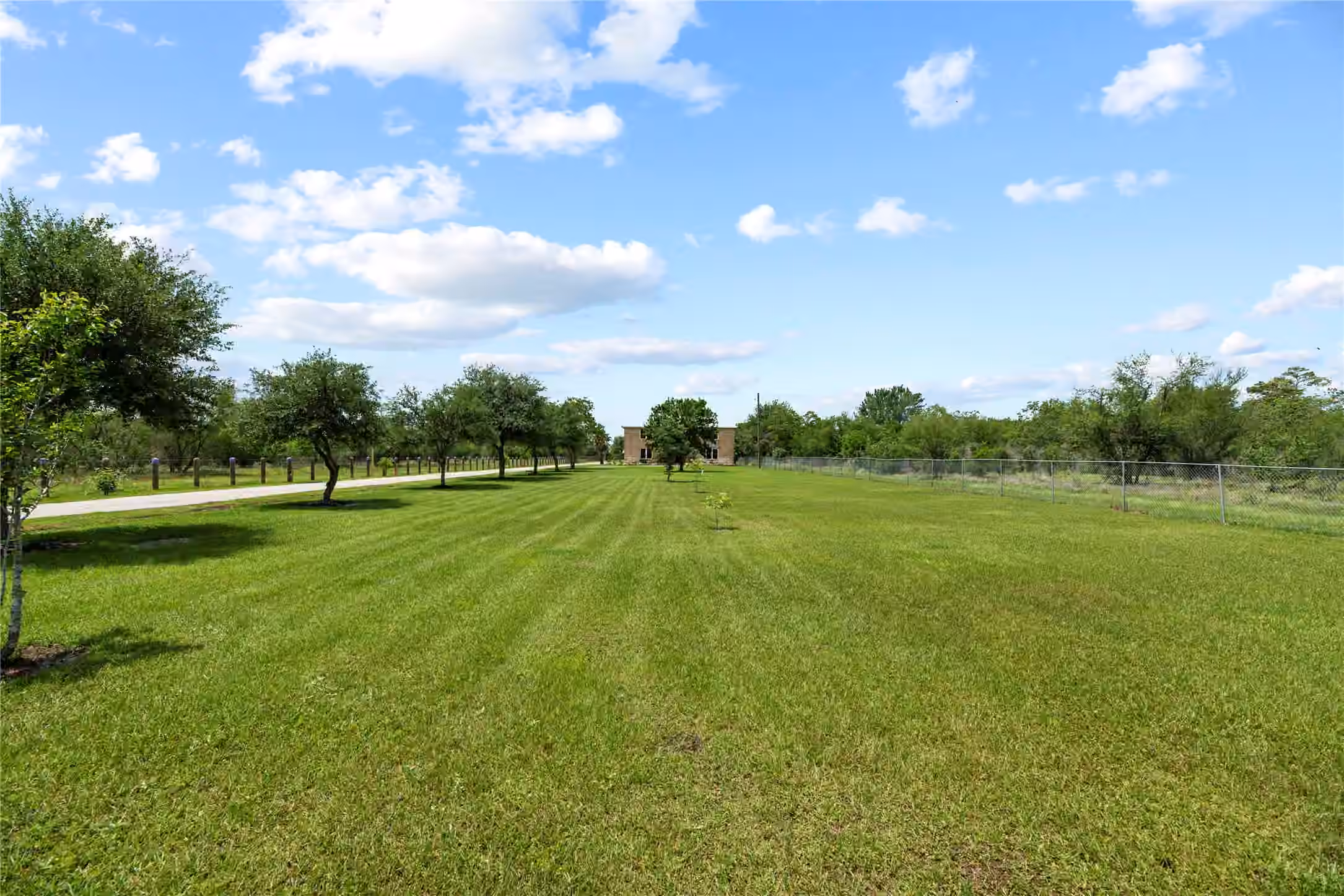 Photo 5 of 523 Moore Bar Road, Rosenberg, TX