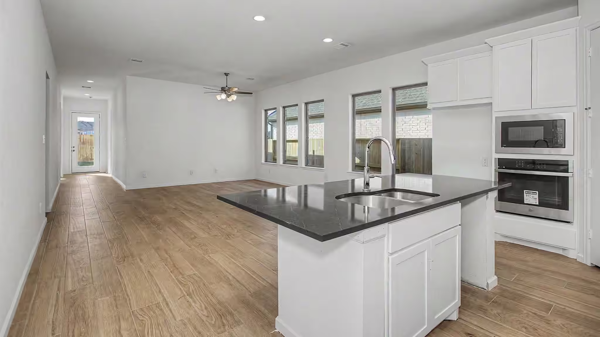 Photo 3 of 6038 Cottontail Lane, Manvel, TX