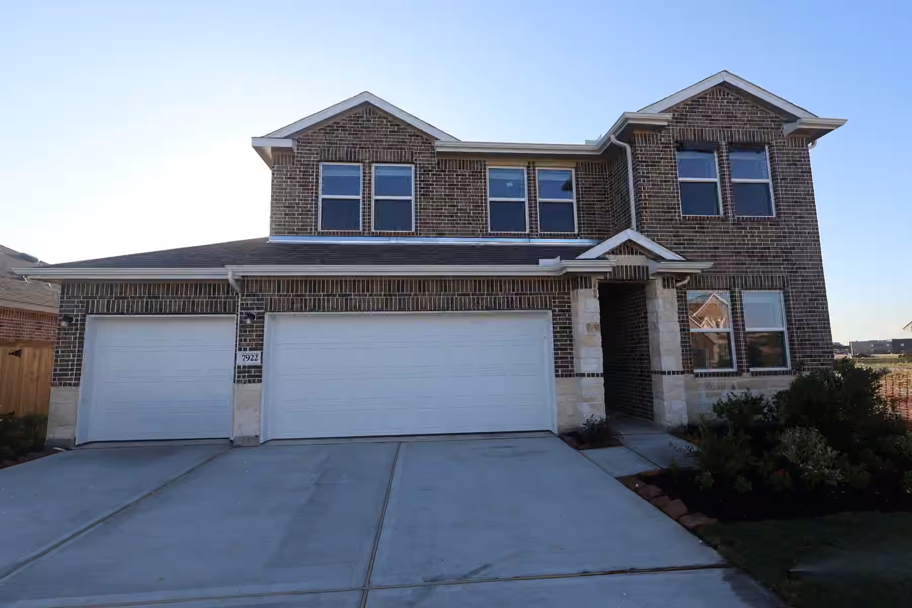 Photo 3 of 7922 Jade Crest Drive, Angleton, TX