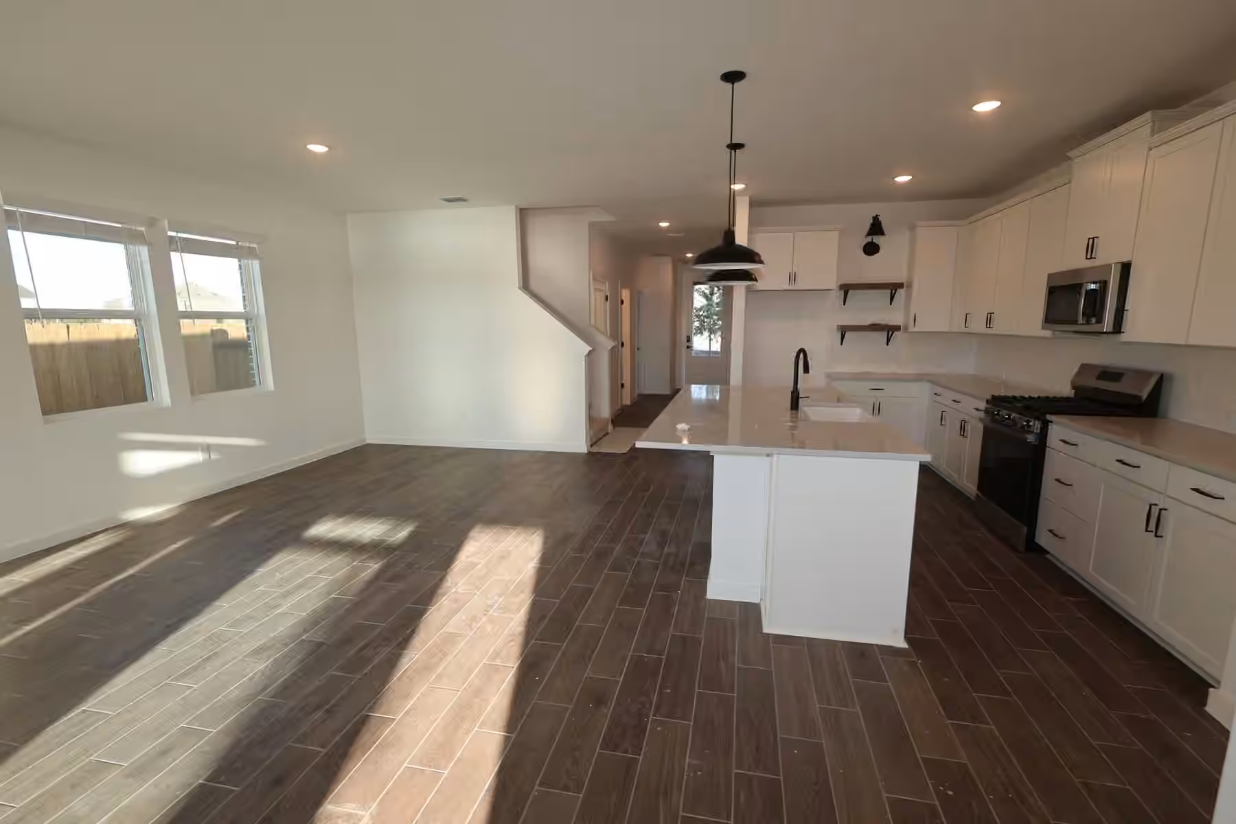 Photo 7 of 7922 Jade Crest Drive, Angleton, TX