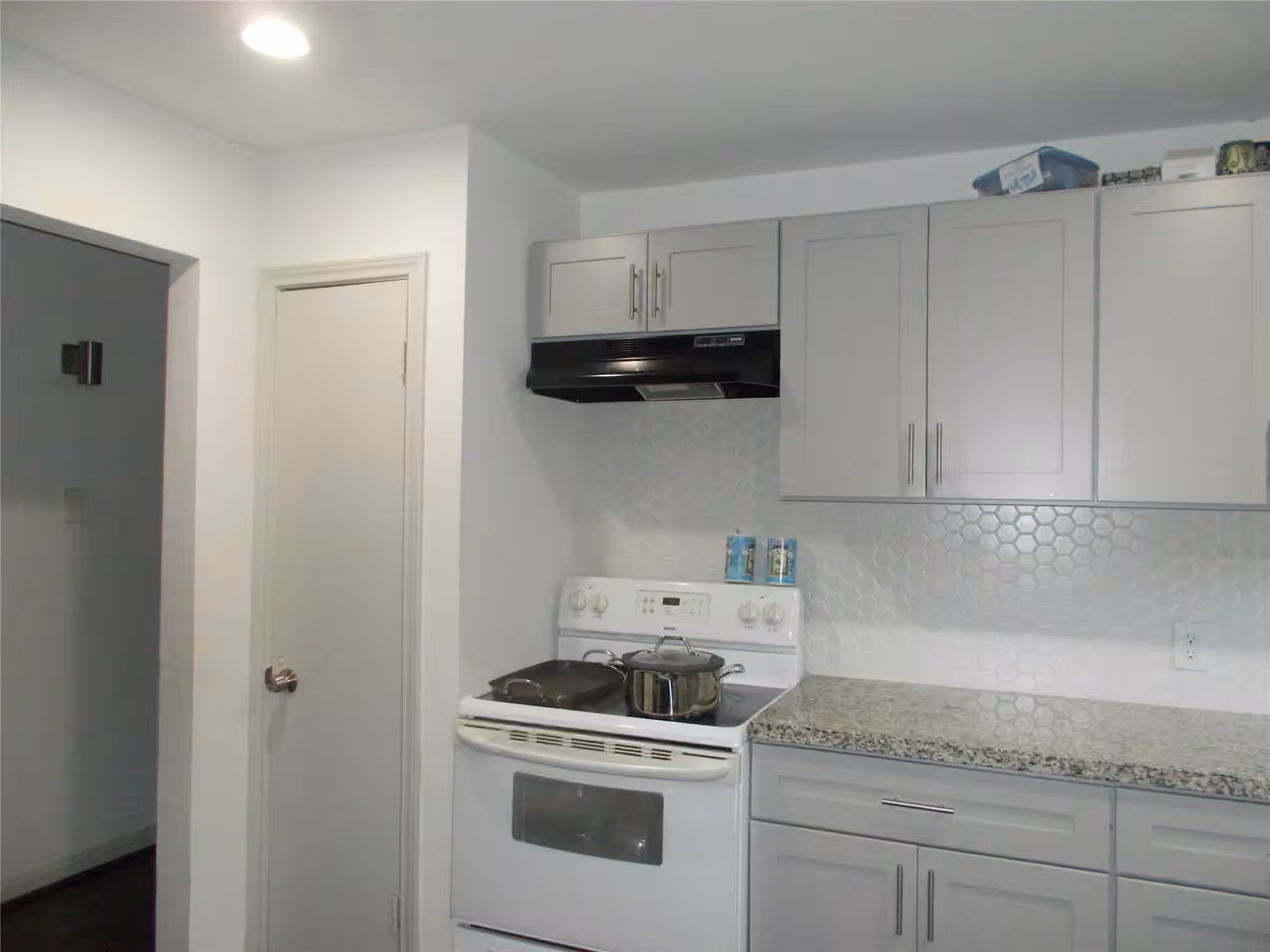 Photo 3 of 815 W Rittenhouse Road, Houston, TX