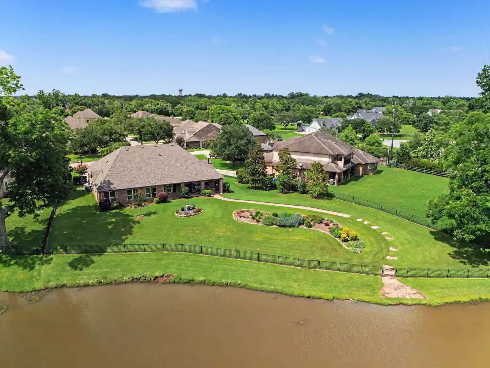 Photo 3 of 32303 Waterford Crest Lane, Fulshear, TX