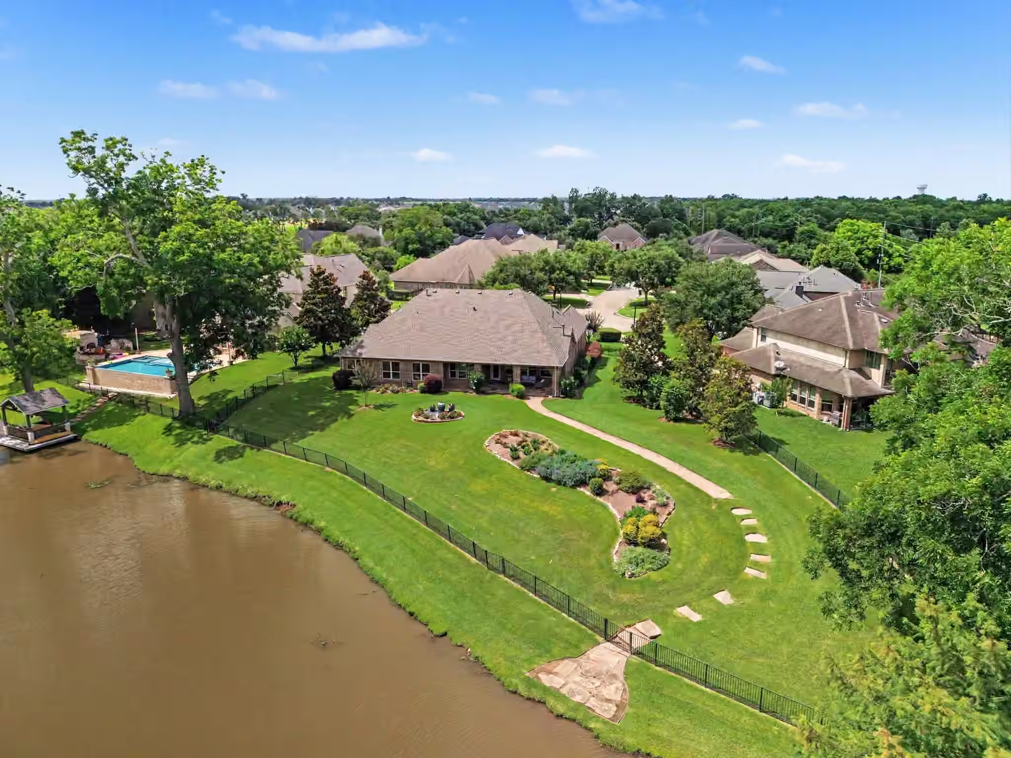 Photo 6 of 32303 Waterford Crest Lane, Fulshear, TX