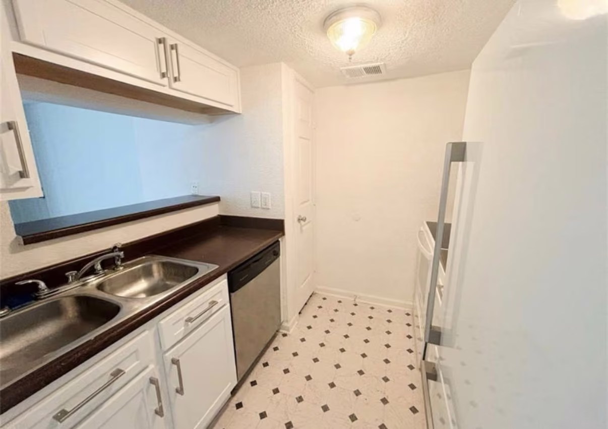 Photo 5 of 8100 Creekbend Drive 152, Houston, TX
