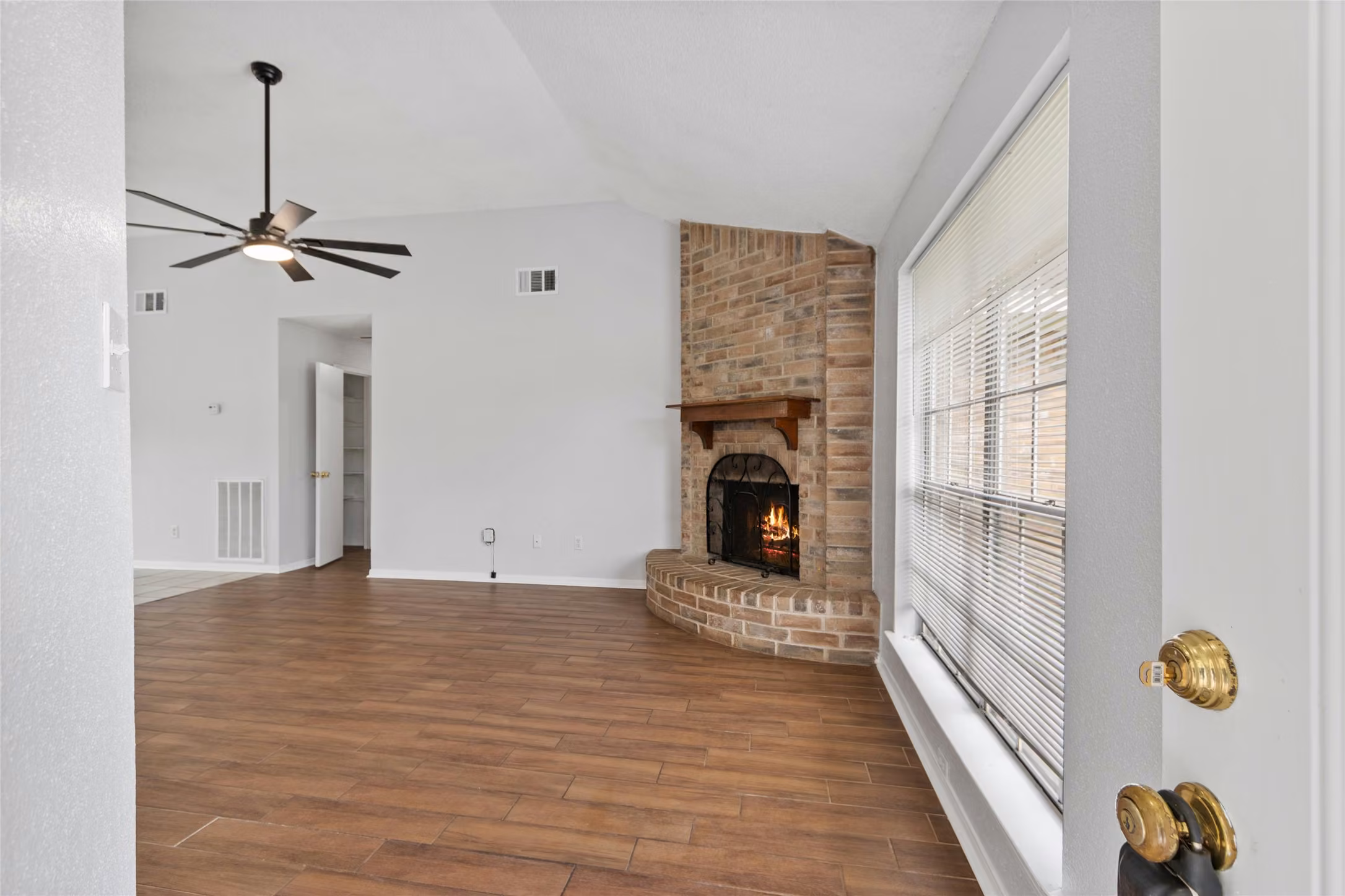 Photo 2 of 3105 Wood Fox Drive, Alvin, TX