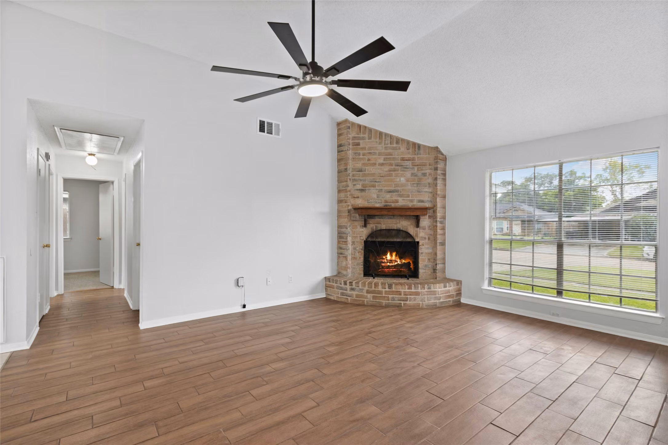 Photo 3 of 3105 Wood Fox Drive, Alvin, TX