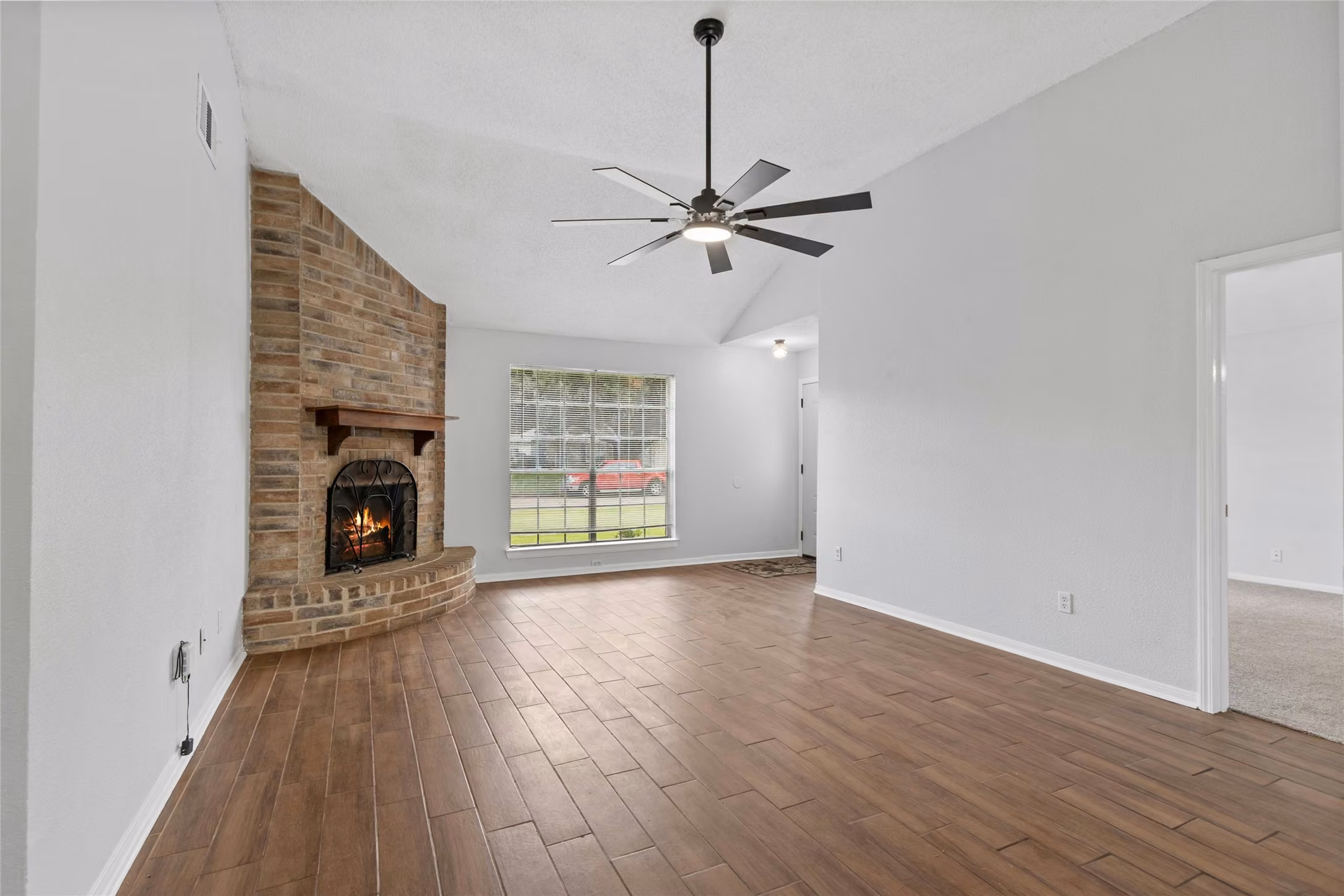 Photo 4 of 3105 Wood Fox Drive, Alvin, TX