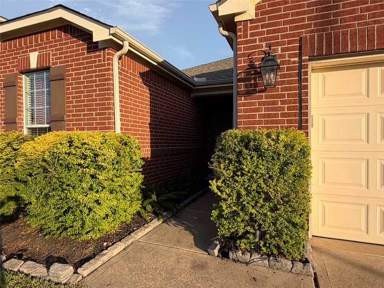 Photo 2 of 21423 Rioja Bluff Lane, Katy, TX