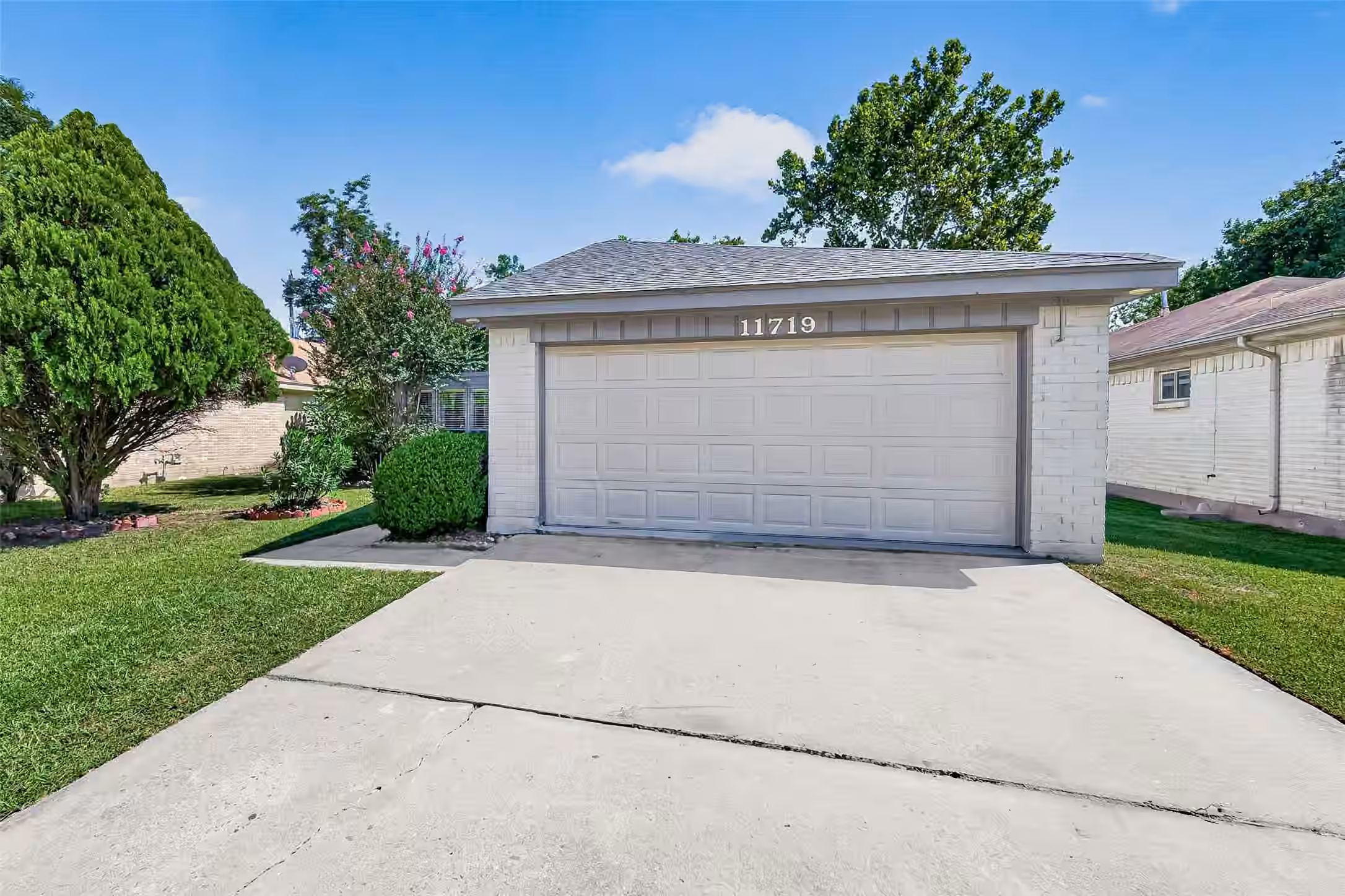 Photo 2 of 11719 Acadian Drive, Houston, TX