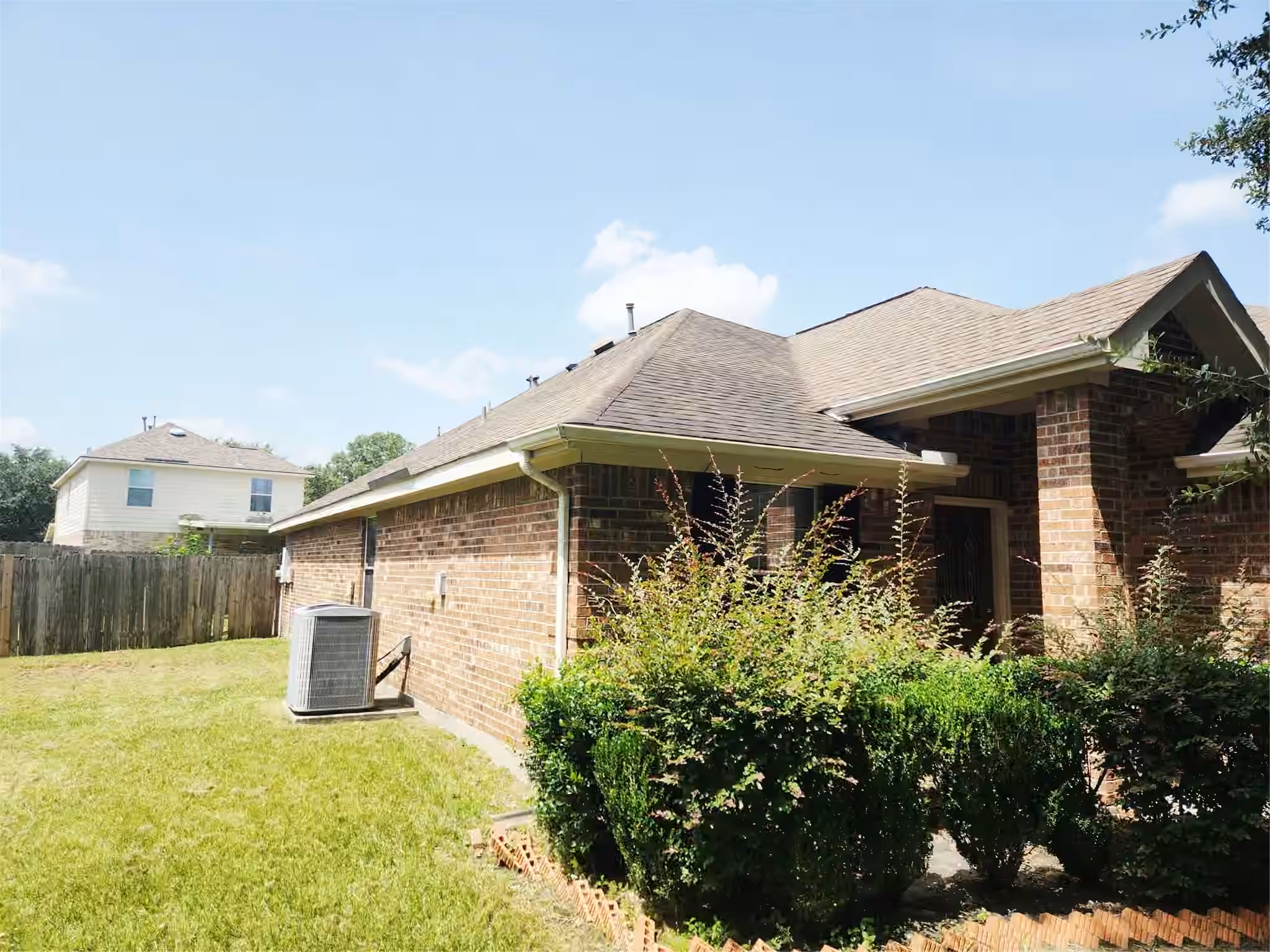 Photo 3 of 9803 Wedgeford Court, Houston, TX