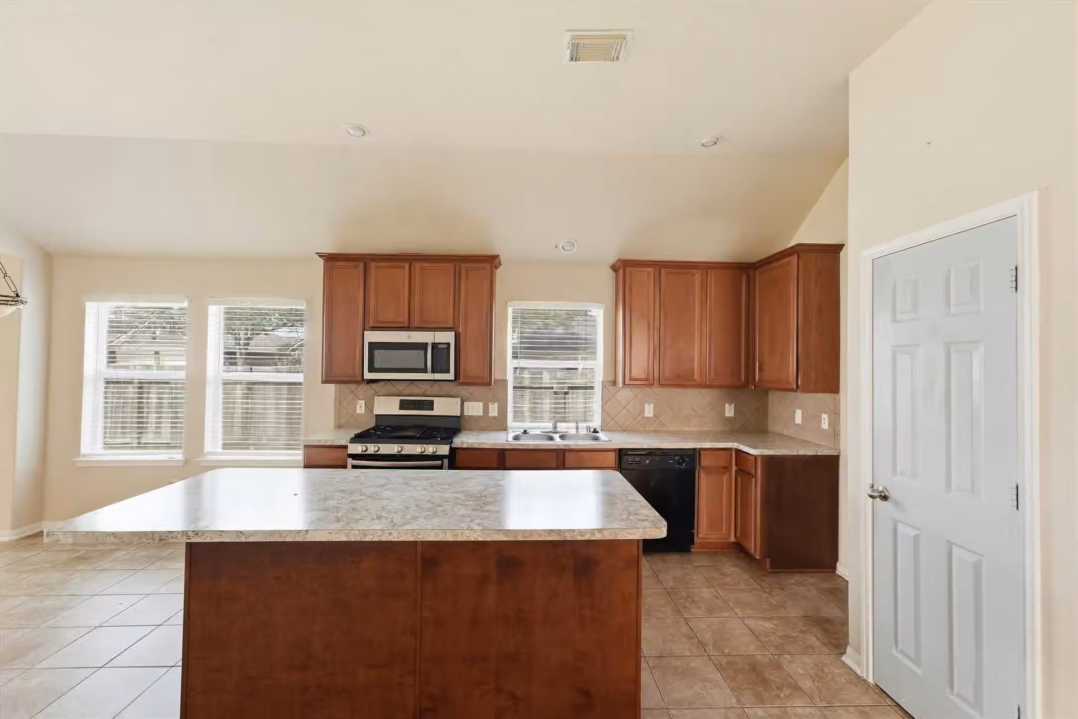 Photo 6 of 25 Wheeler Ridge Circle, Manvel, TX