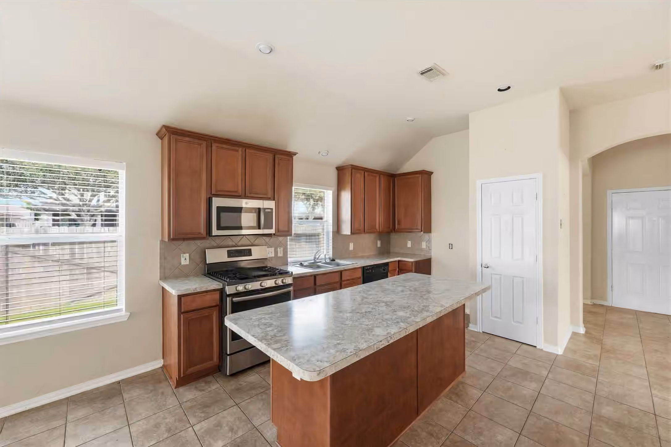 Photo 7 of 25 Wheeler Ridge Circle, Manvel, TX