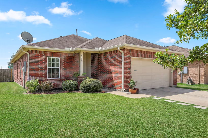 Photo 3 of 8109 Quartz Lane, Texas City, TX