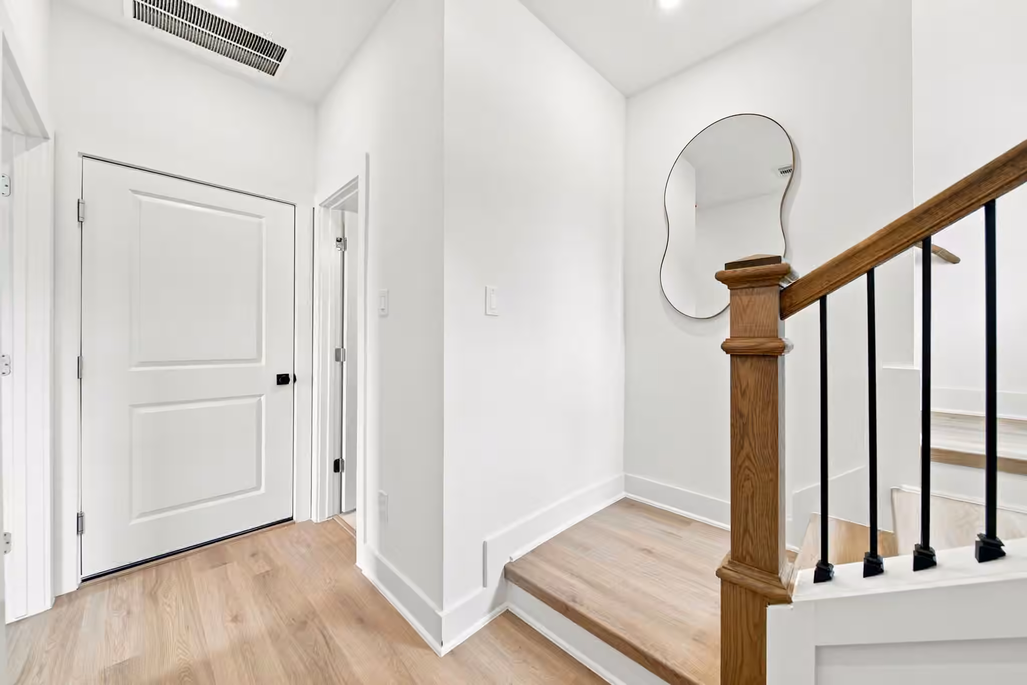 Photo 3 of 1650 W Tidwell Road, Houston, TX