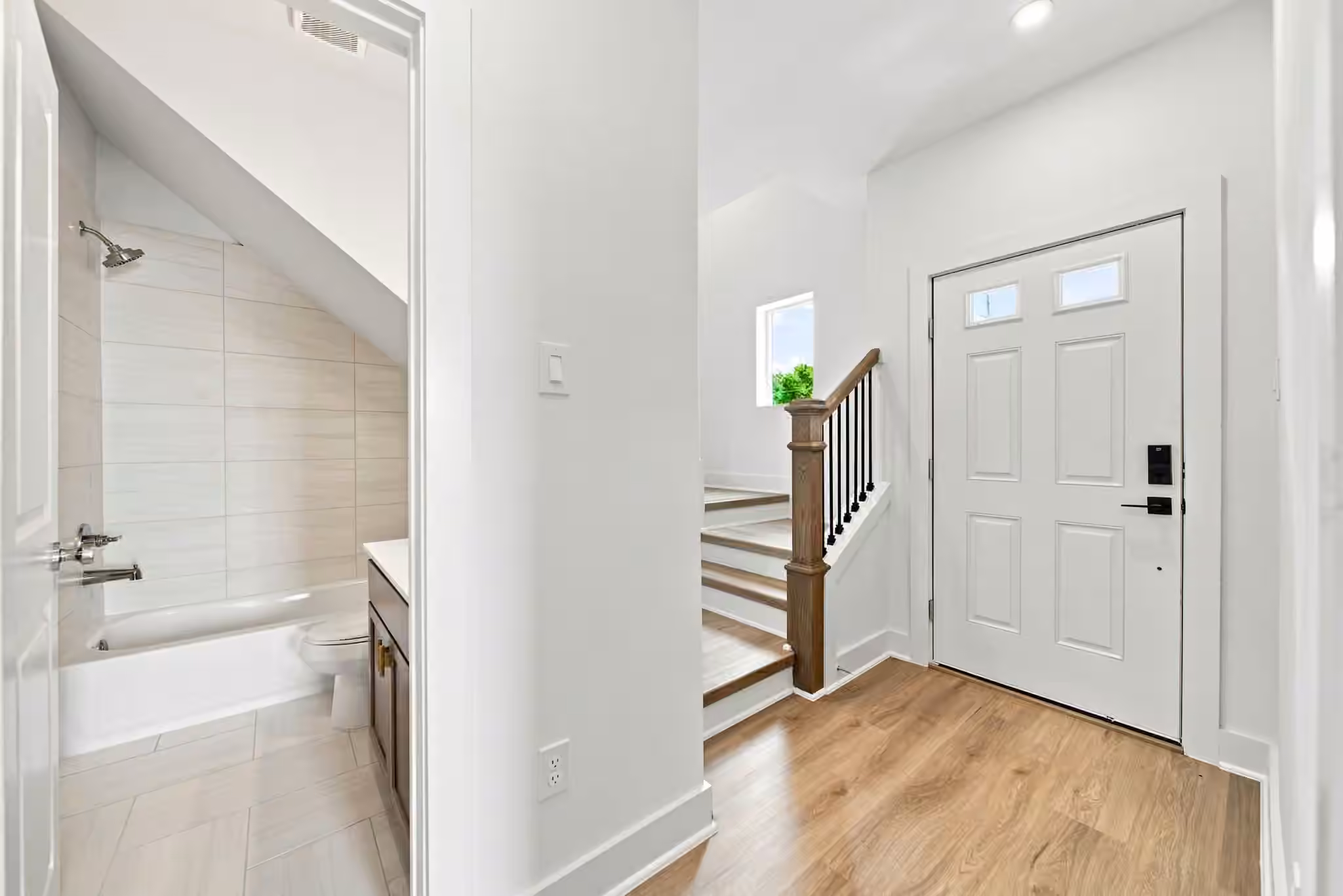Photo 4 of 1650 W Tidwell Road, Houston, TX