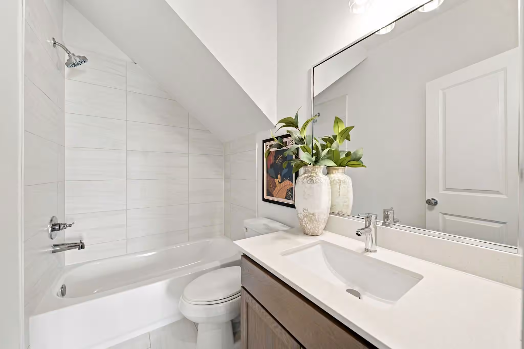 Photo 5 of 1650 W Tidwell Road, Houston, TX
