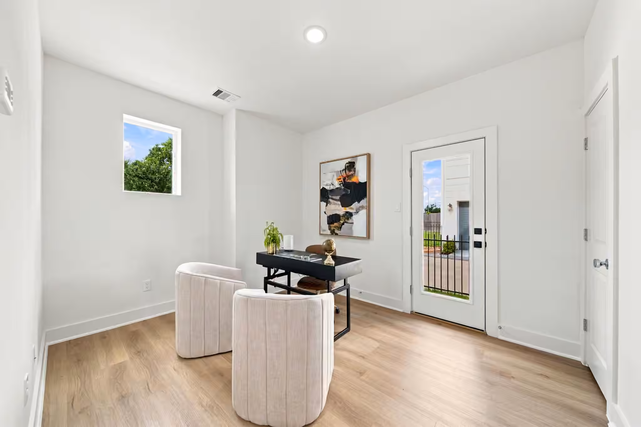 Photo 6 of 1650 W Tidwell Road, Houston, TX