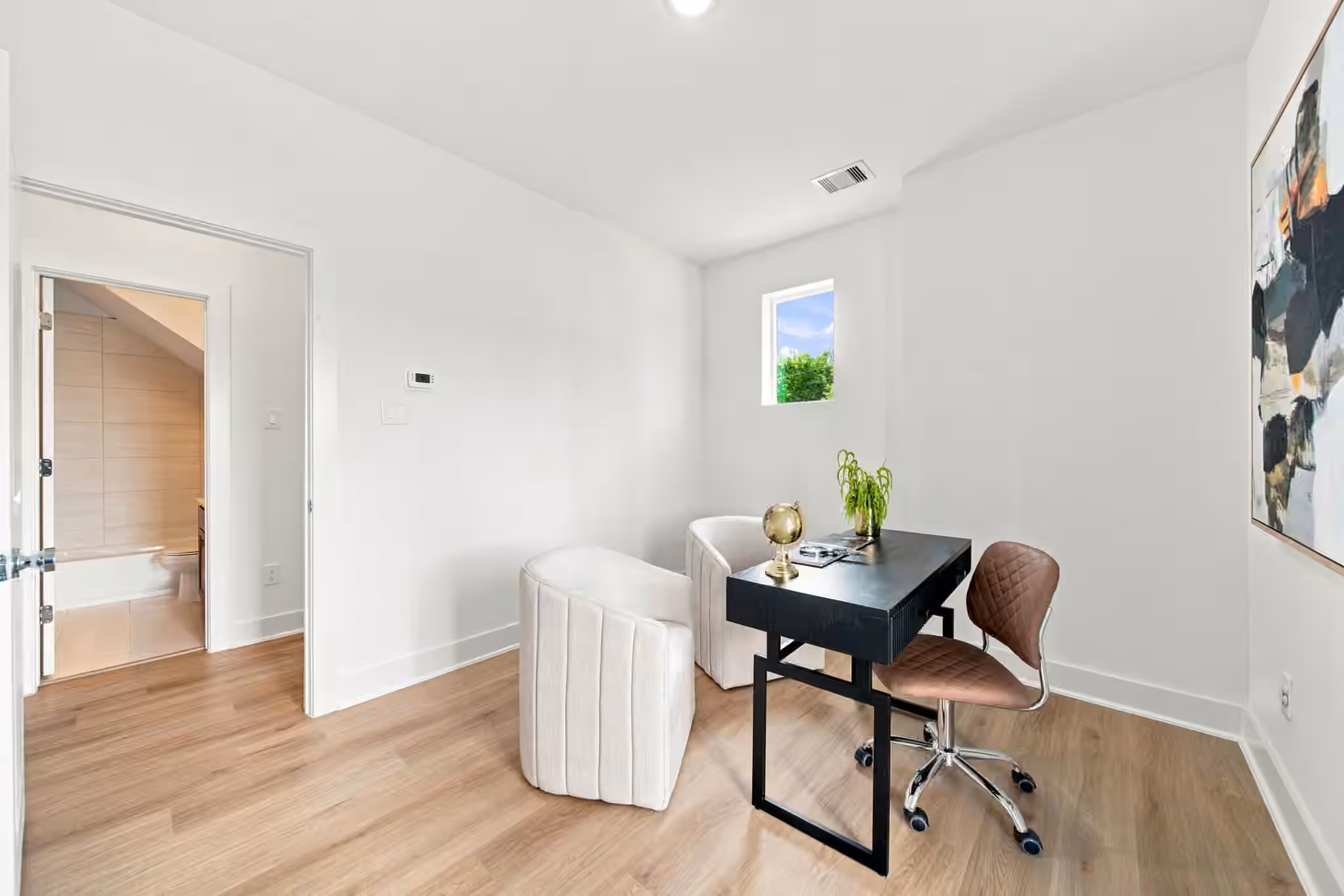 Photo 7 of 1650 W Tidwell Road, Houston, TX
