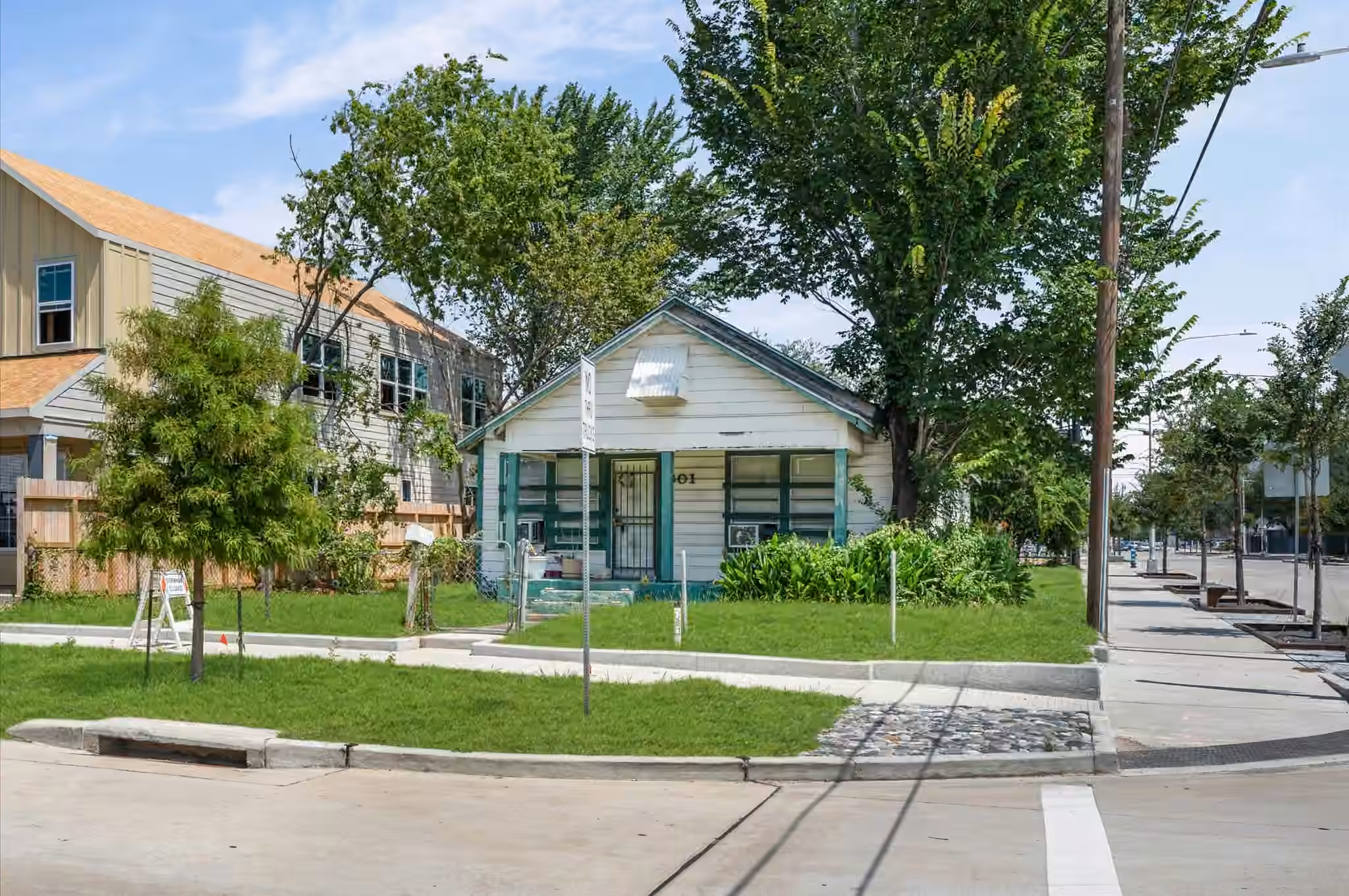 Photo 5 of 801 W 22nd Street, Houston, TX