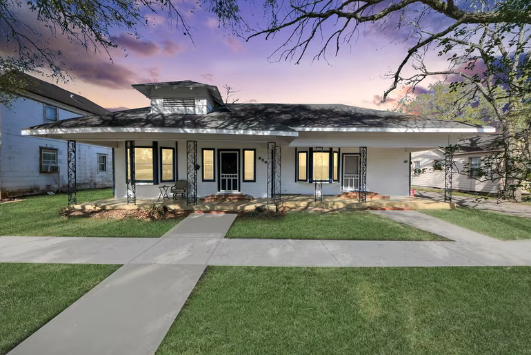 Photo of 820 6th Street, Rosenberg, TX