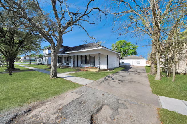 Photo 5 of 820 6th Street, Rosenberg, TX